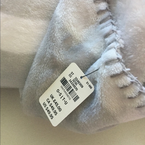 ❄️❄️VS Pink Camo Fleece Blanket❄️❄️ - Picture 5 of 6